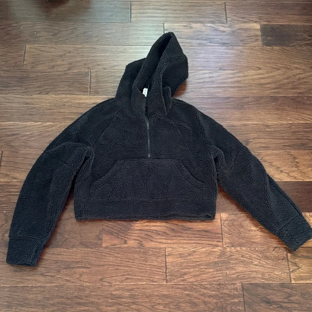 Lululemon Black Sherpa Scuba